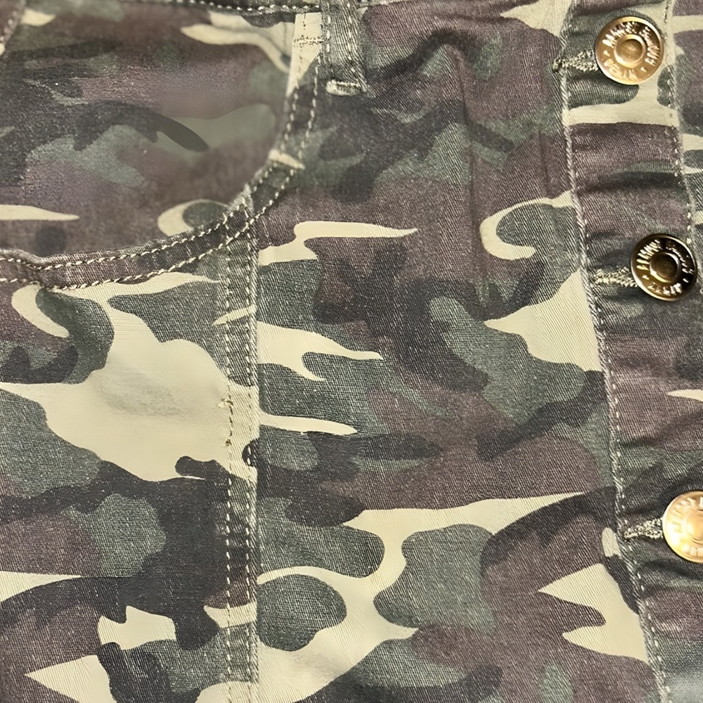 Almost Famous Green Camo Button Up Skirt Size 9 - Picture 5 of 5